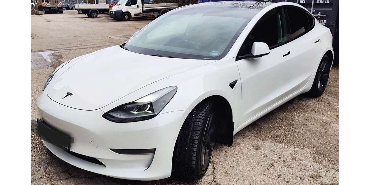 Tesla Model 3 110.000 km 27.000 € Unterschleißheim 85716