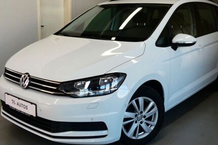 VW Touran 122.349 km 19.990 € Dorfen 84405