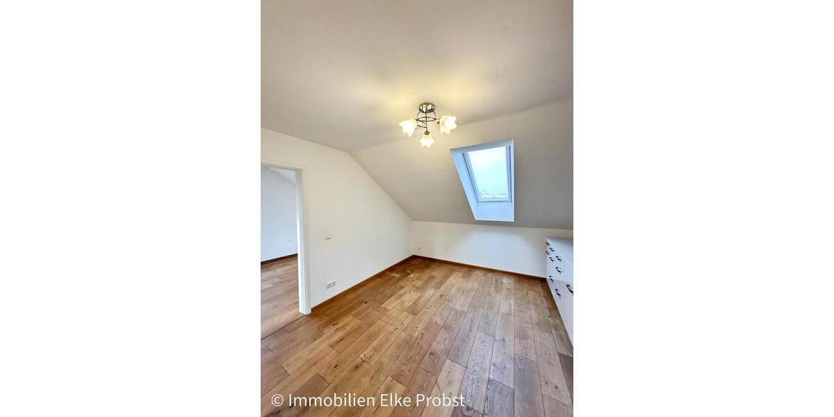 Dachgeschoßwohnung Cham - 4 Zimmer, 86 m&sup2;, 850&euro; | Angebot:25963116