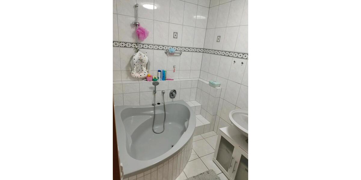 Etagenwohnung Villingen-Schwenningen Schwenningen - 4 Zimmer, 102 m&sup2;, 235.000&euro; | Angebot:27104424