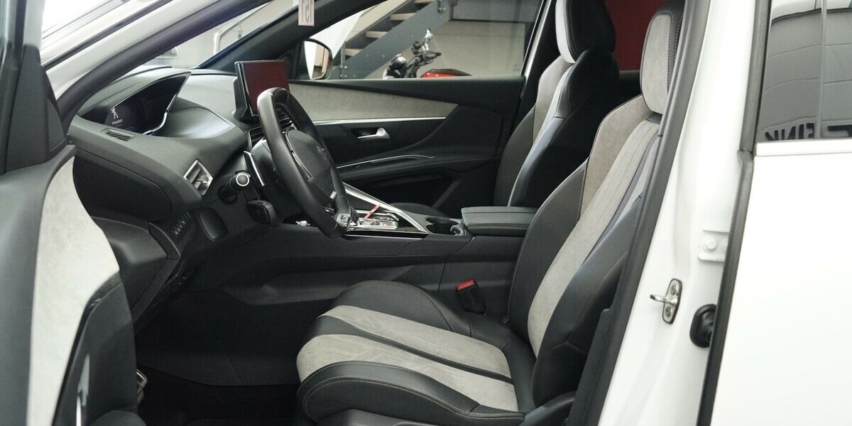 Peugeot 3008 225 GT Plug-In Hybrid LED CARPLAY LEDER 52.400 km 21.920 &euro; Lich 35423