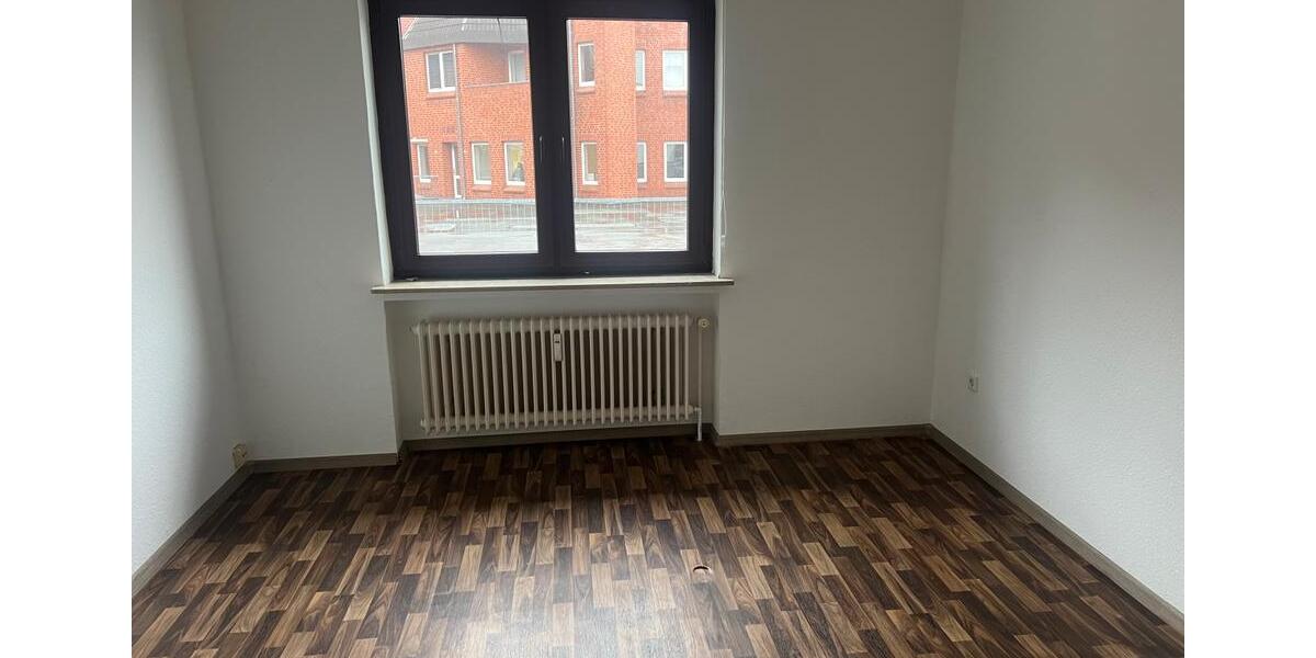 Etagenwohnung Nordenham - 4 Zimmer, 102 m&sup2;, 600&euro; | Angebot:25641830