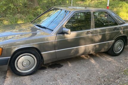 Mercedes-Benz 190 208.000 km 5.700 &euro; Dortmund 44309