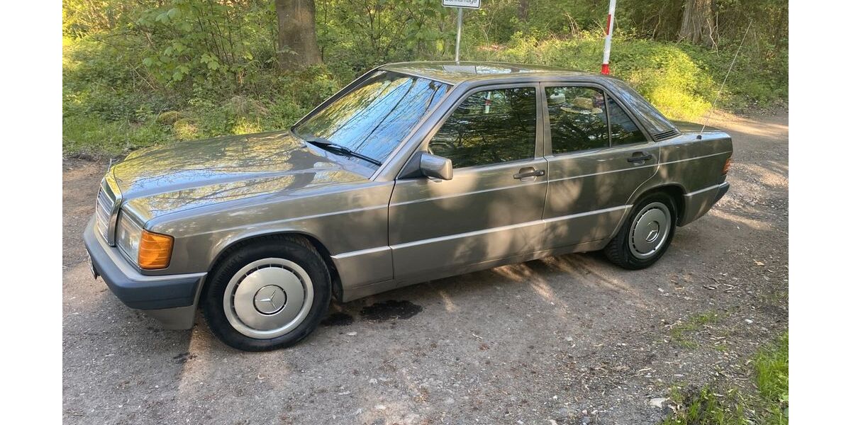 Mercedes-Benz 190 208.000 km 5.700 &euro; Dortmund 44309