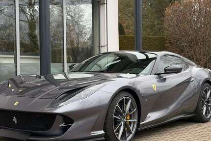 Ferrari 812 4.350 km 445.900 &euro; Grünwald 82031