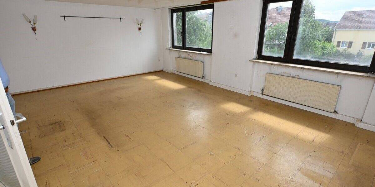 Renovierungsbedürftige Doppelhaushälfte in Saarbrücken am Bellevue zu verkaufen 5 zimmer