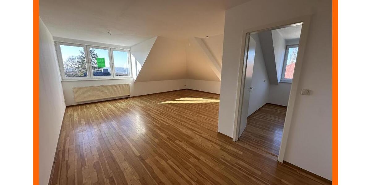 Sehr helle 2 Raum-Whg. mit Ausblick über die Stadt und Garage und *Bungalow auf dem Grundstück - Dachgeschoßwohnung Gera Ostviertel | Angebot:26334867