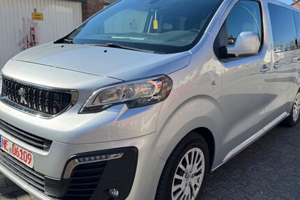 Peugeot Traveller 118.000 km 20.990 € Neuss 41462