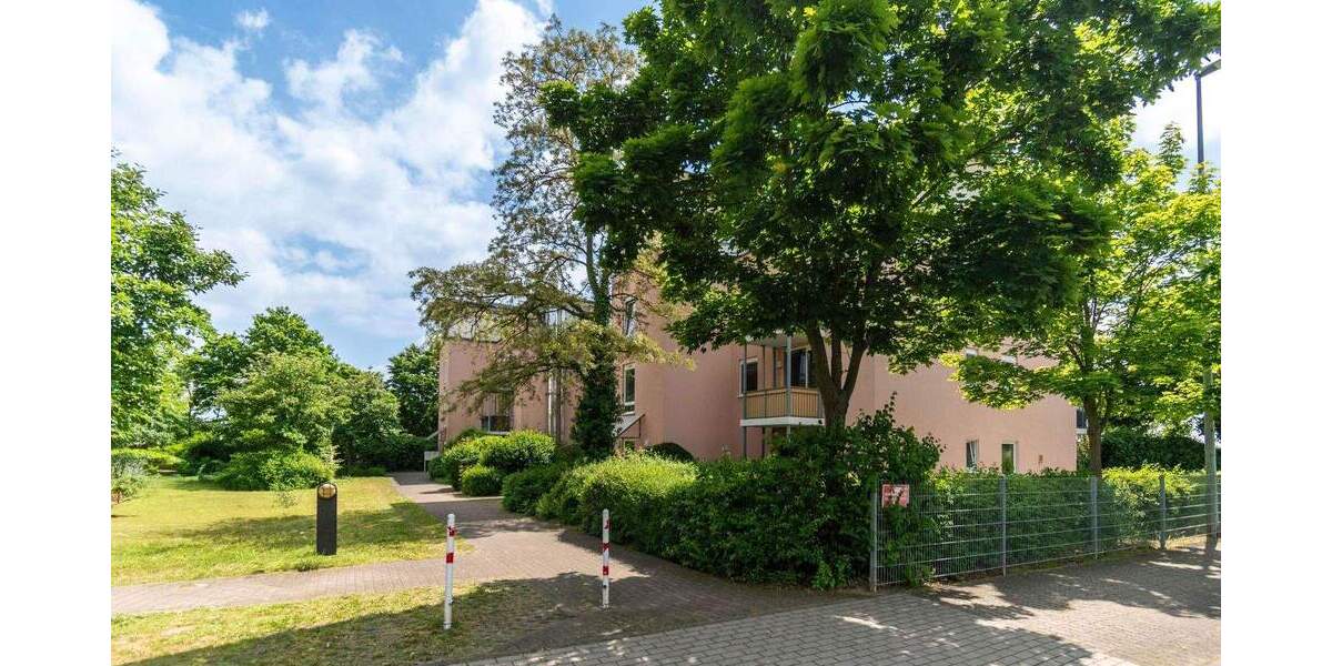 RUHIG WOHNEN, STADTNAH LEBEN Reihenhaus mit Garten, Dachterrasse und TG-Stellplatz 4 zimmer