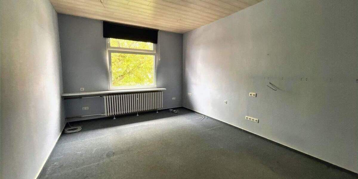 Etagenwohnung Eschwege - 6 Zimmer, 160 m&sup2;, 140.000&euro; | Angebot:25730302
