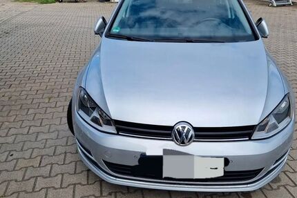 VW Golf 98.000 km 12.900 € Hünxe 46459