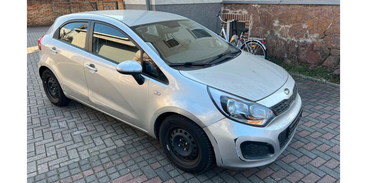 Kia Rio 43.000 km 3.490 &euro; Dresden 01139