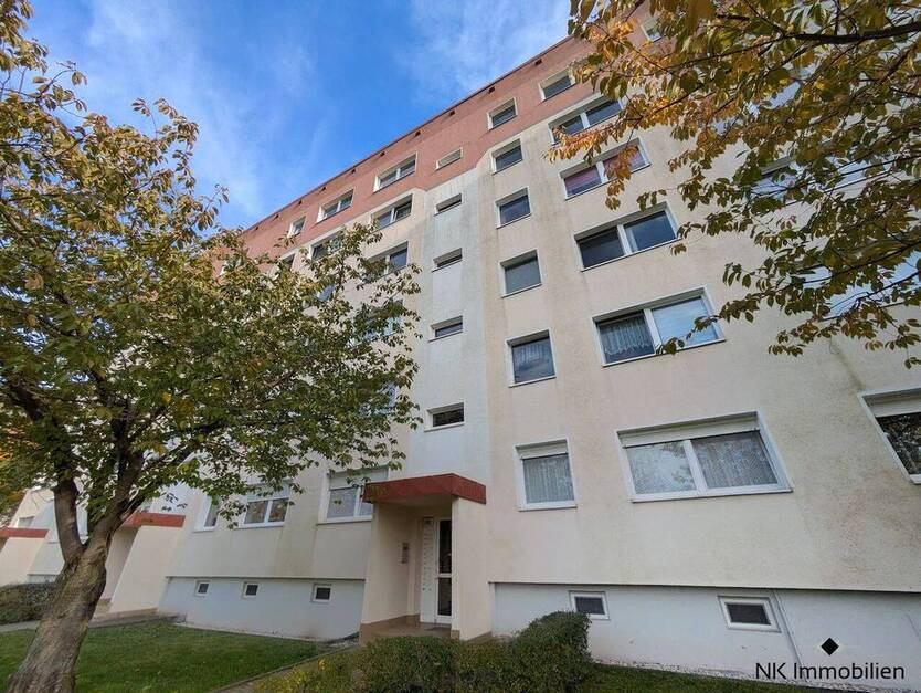 ++ schöne & günstige 3-Raum-Wohnung - großer Balkon mit Ausblick ins Grüne ++