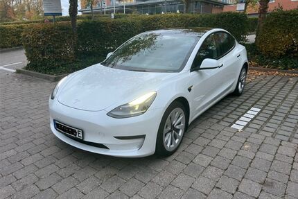 Tesla Model 3 82.000 km 28.500 &euro; Berlin 13086