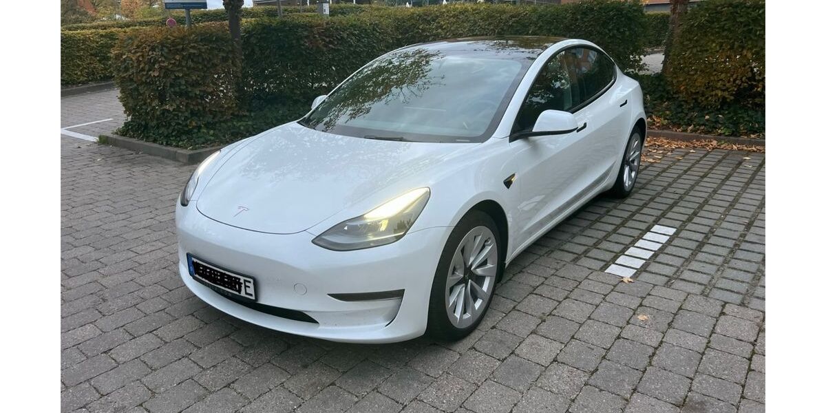 Tesla Model 3 82.000 km 28.500 &euro; Berlin 13086