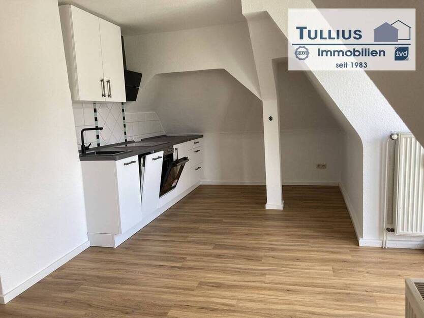 1-Zimmer-Dachgeschoßwohnung mit Einbauküche, 2 Balkone und Stellplatz in Essen-Borbeck