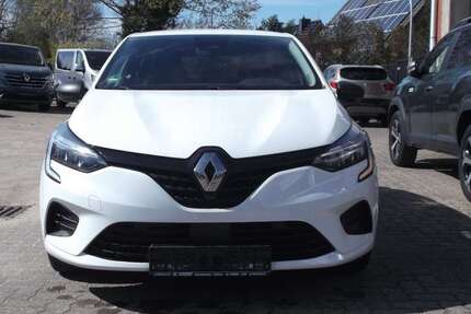 Renault Clio 17.300 km 11.950 &euro; Nindorf 25704