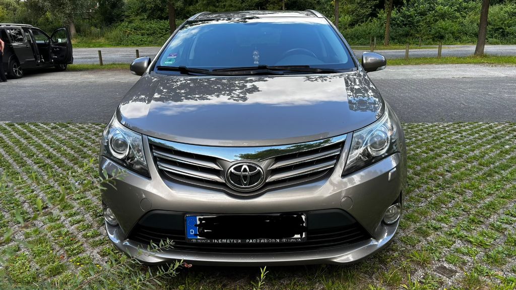 Toyota Avensis 154.000 km 12.599 &euro; Paderborn 33104