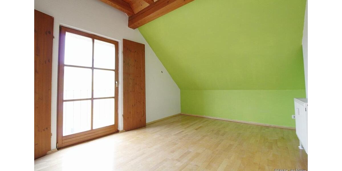 Etagenwohnung Roßtal - 4.5 Zimmer, 157 m&sup2;, 1.300&euro; | Angebot:26316253