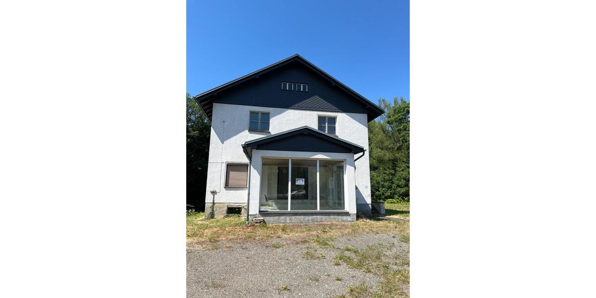 Einfamilienhaus Aue-Bad Schlema Bad Schlema - 6 Zimmer, 295 m&sup2;, 145.000&euro; | Angebot:25942403