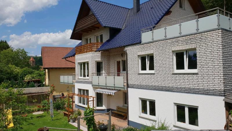 ObjNr:18787 - Hochmoderne repräsentatives Objekt am Waldrand - Zweifamilienhaus Dellfeld | Angebot:15064611