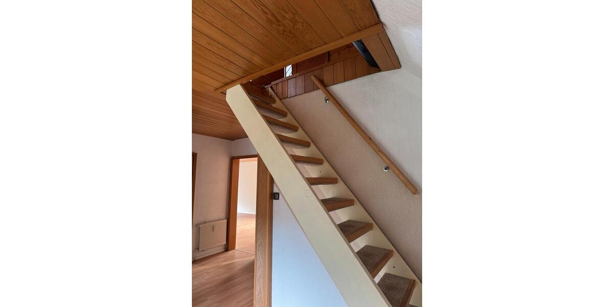 Wohnung Obergeschoss mit Dachgeschoss 100m2 1 zimmer