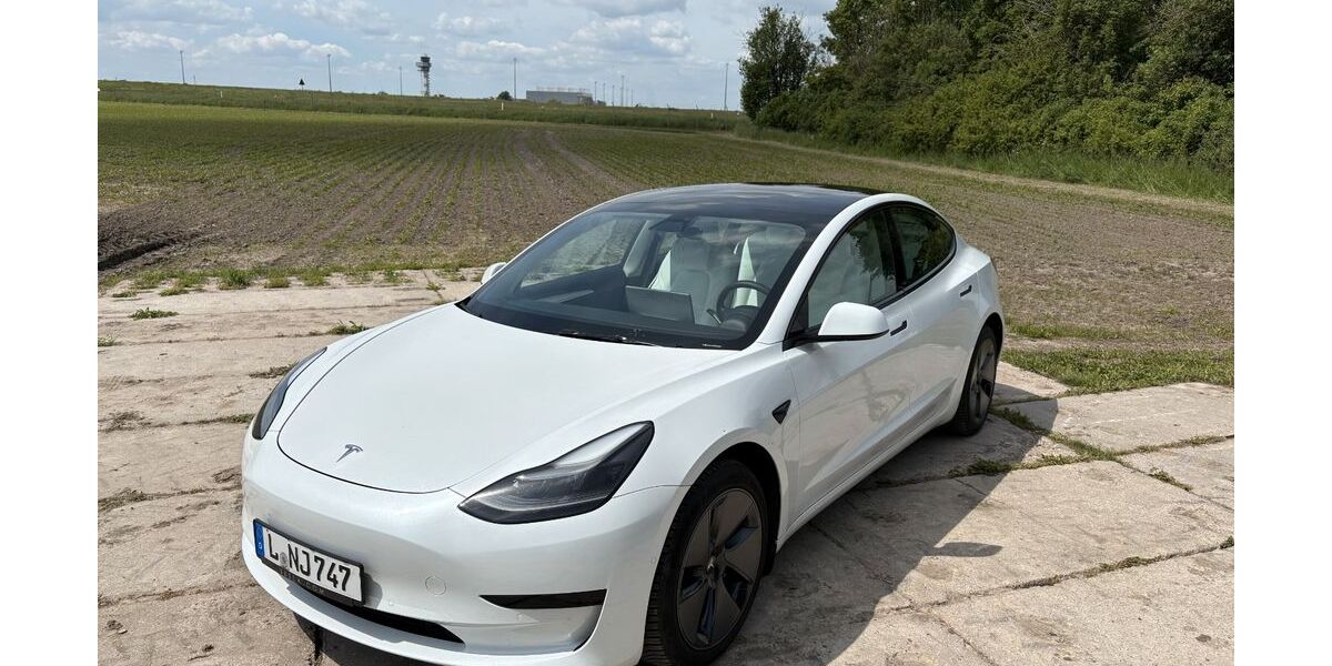 Tesla Model 3 69.000 km 26.900 &euro; LEIPZIG/HALLE 04159