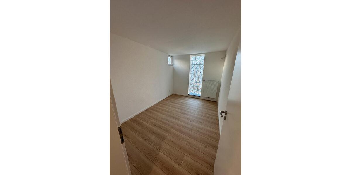 Etagenwohnung Rastatt - 4.5 Zimmer, 145 m&sup2;, 1.450&euro; | Angebot:24873257