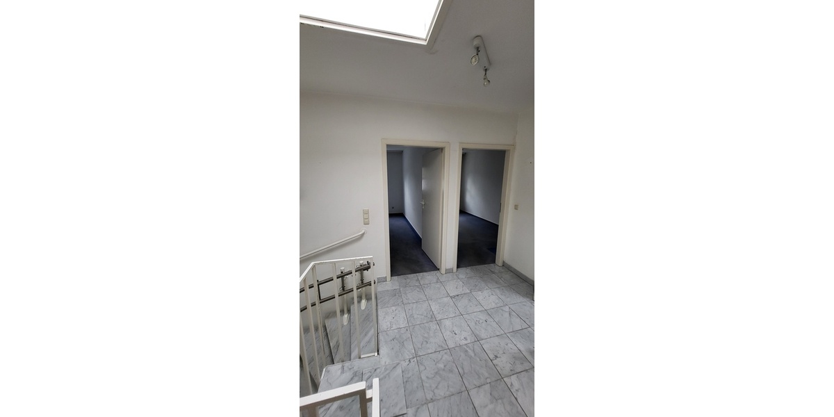 Wieder verfügbar! RMH mit Garage, 2 Balkonen, Garten und Terrasse - Reihenmittelhaus Wiesbaden Klarenthal | Angebot:25972229