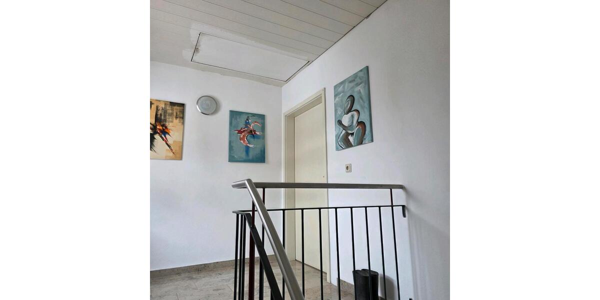 Dachgeschoßwohnung Nittendorf - 3.5 Zimmer, 94 m&sup2;, 1.150&euro; | Angebot:25149755