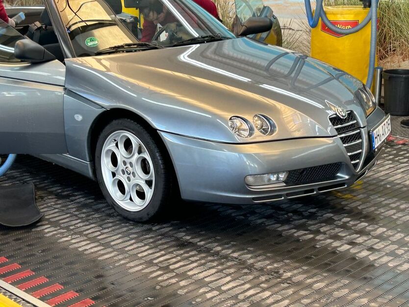 Alfa Romeo Spider 181.000 km 8.500 € Hamburg 22147