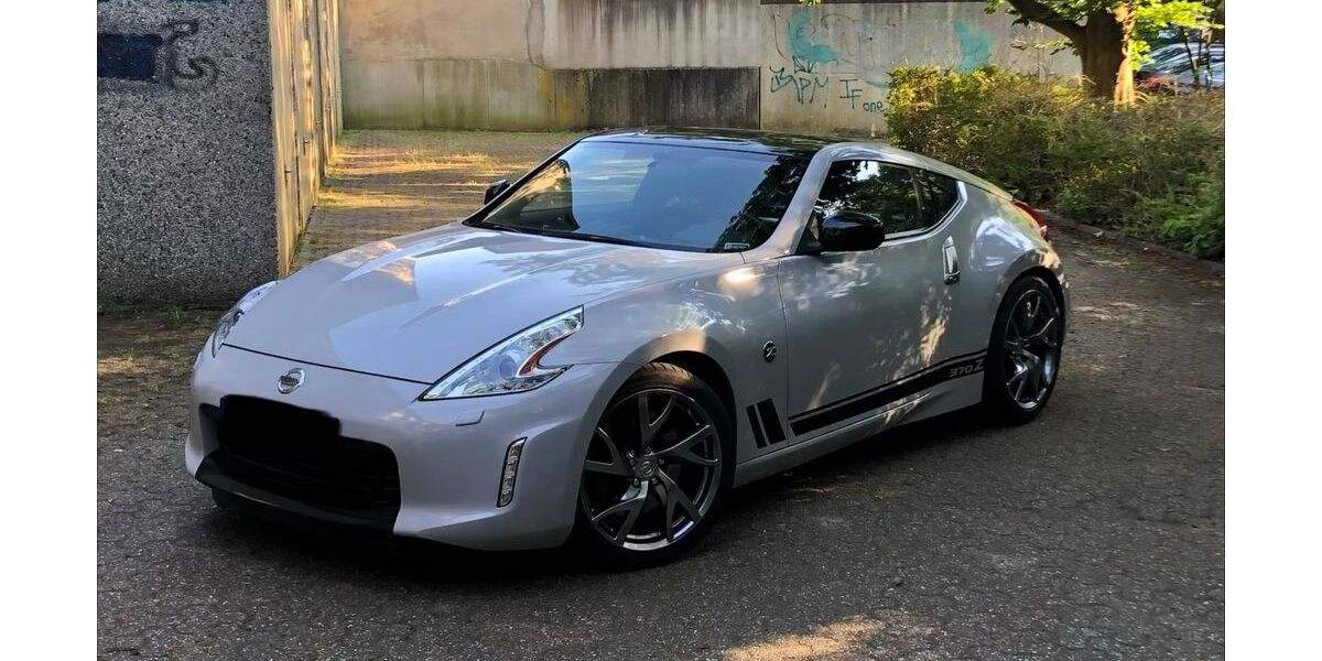 Nissan 370Z 62.000 km 28.900 &euro; Bochum 44801