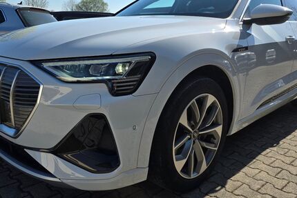 Audi e-tron 28.737 km 29.990 &euro; Ichenhausen 89335