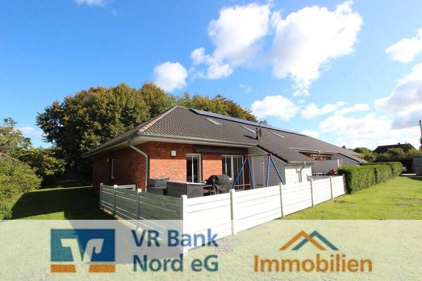 Neuwertige Reihenhausendscheibe mit Carport in KfW 40+ Standard 5 zimmer