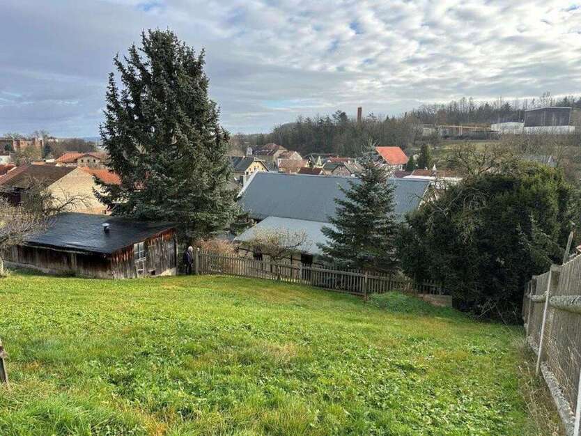 3- Seitenhof mit großem Grundstück 8 zimmer