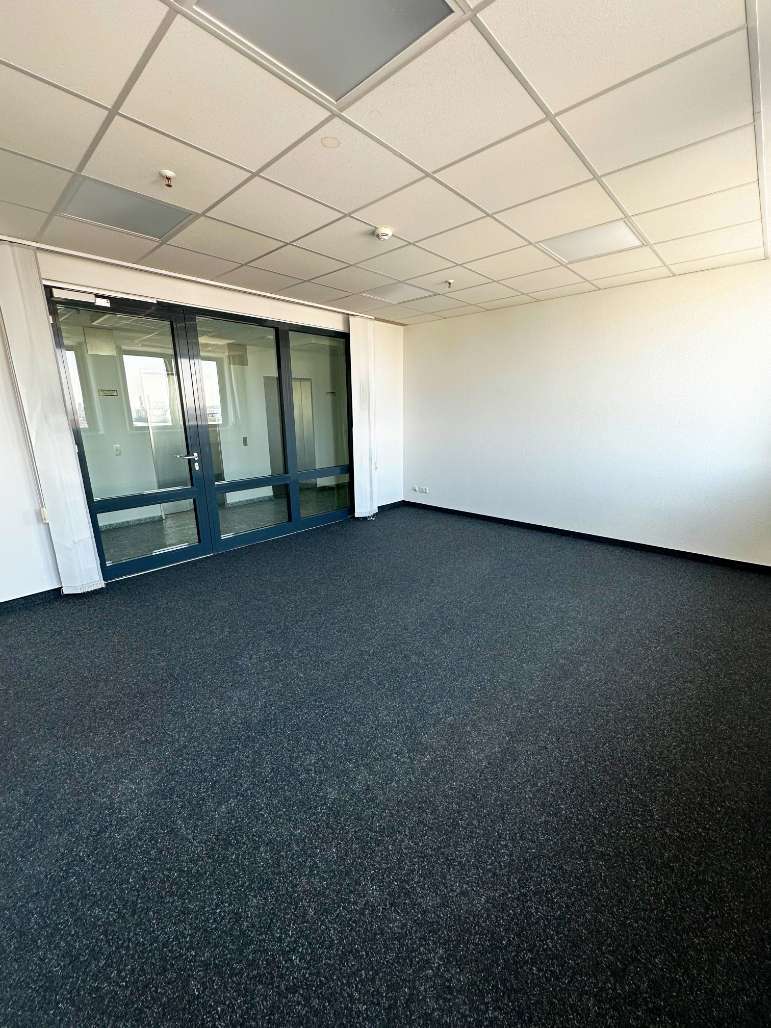 Büro in Düsseldorf 4.555 € 700 m² zimmer