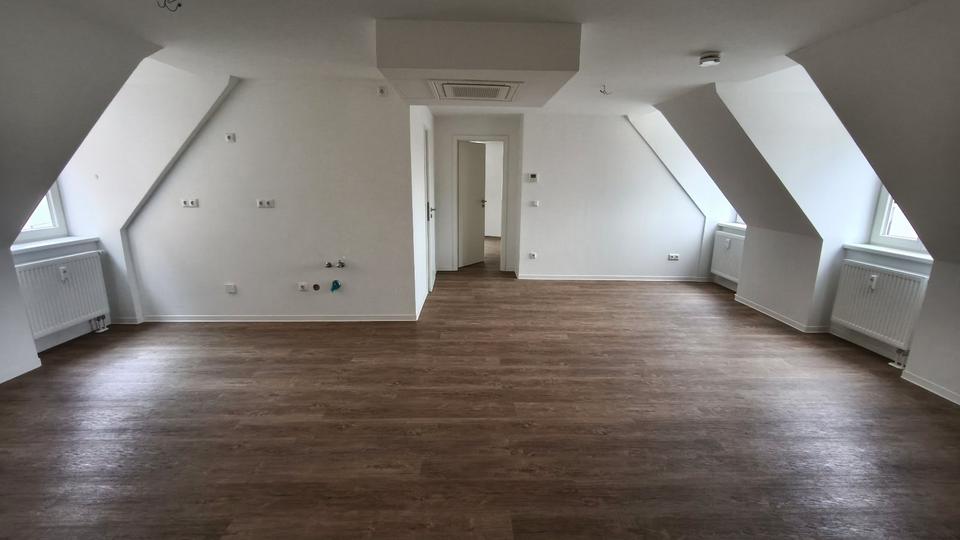 Dachgeschoßwohnung Burg - 3 Zimmer, 89 m&sup2;, 623&euro; | Angebot:26146127