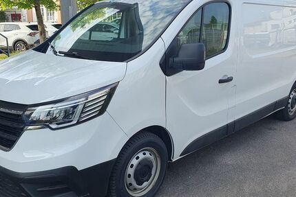 Renault Trafic 88.000 km 17.900 &euro; München 81825