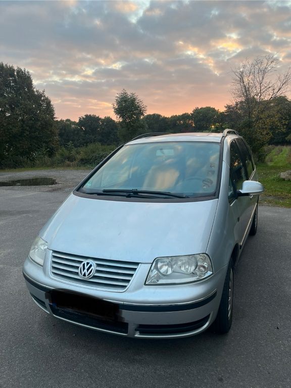 VW Sharan 329.000 km 1.999 € Leipzig 04277