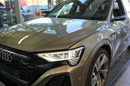Audi Q8 e-tron 59.071 km 54.990 &euro; Hamburg 22047