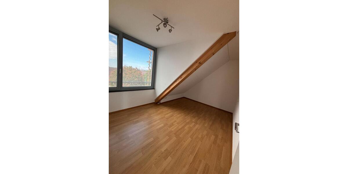 Dachgeschoßwohnung Hochdorf - 3.5 Zimmer, 95 m&sup2;, 1.100&euro; | Angebot:26649618