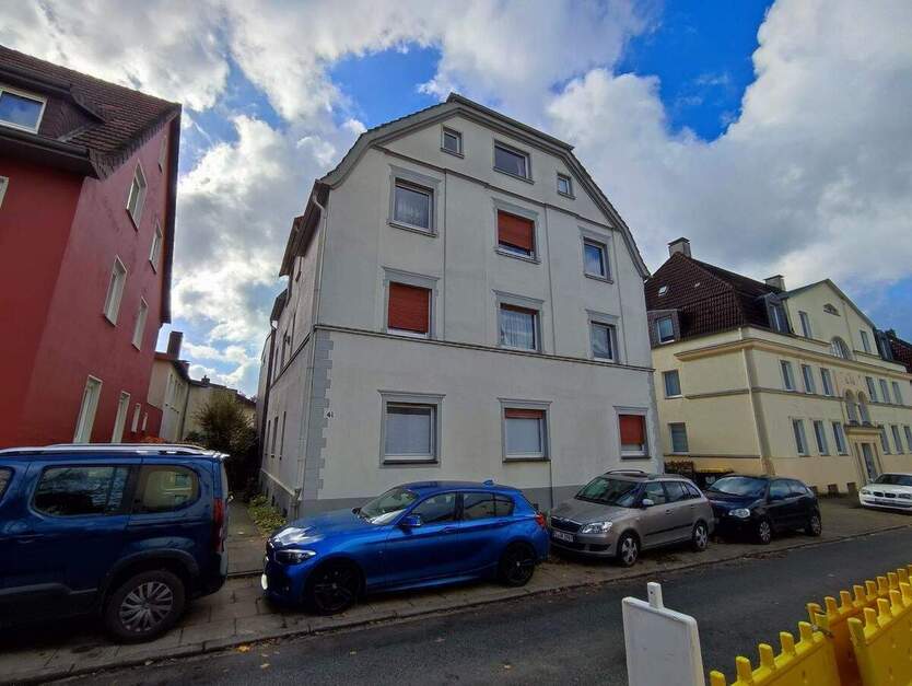 5-Zimmerwohnung, vermietet, renovierungsbedürftig 5 zimmer