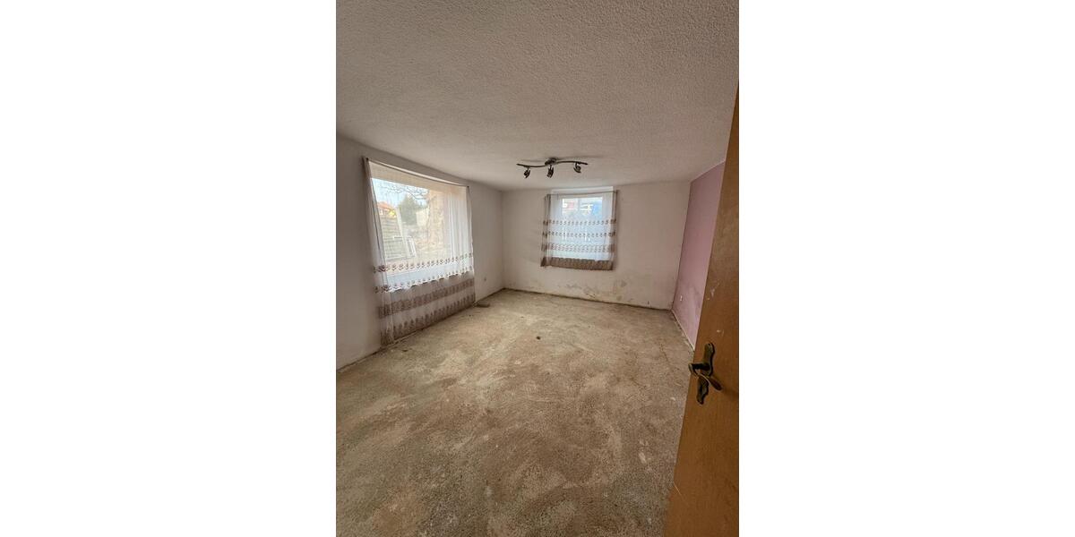 Einfamilienhaus Nordstemmen - 8 Zimmer, 1.000 m&sup2;, 129.900&euro; | Angebot:25174981