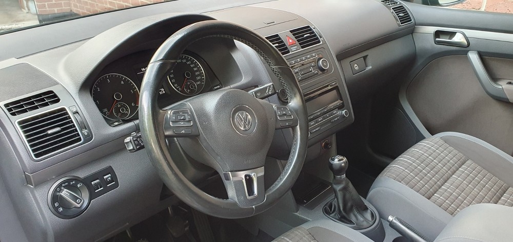 VW Cross Touran 258.000 km 10.000 &euro; Paderborn 33104