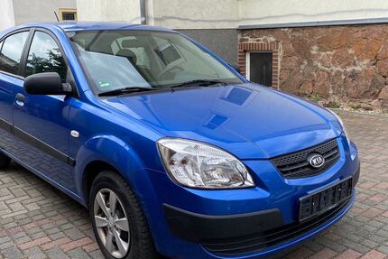 Kia Rio 111.000 km 2.999 € Dresden 01139