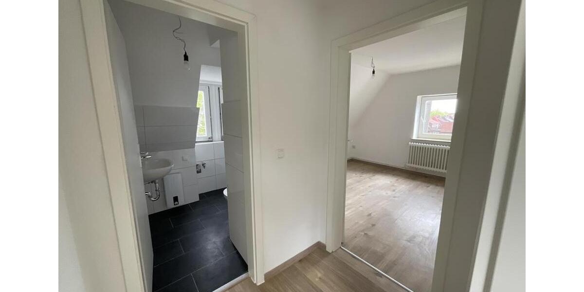 Dachgeschoßwohnung Wilhelmshaven Fedderwardergroden - 2 Zimmer, 29 m&sup2;, 329&euro; | Angebot:26592291