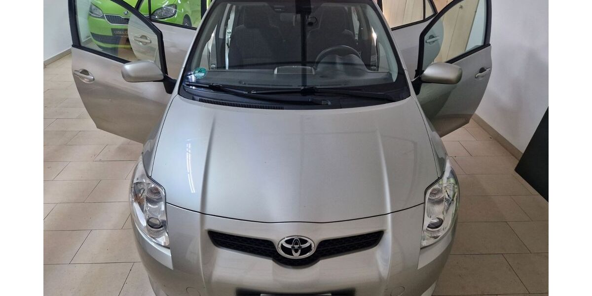 Toyota Auris 68.700 km 6.999 &euro; Dresden 01139