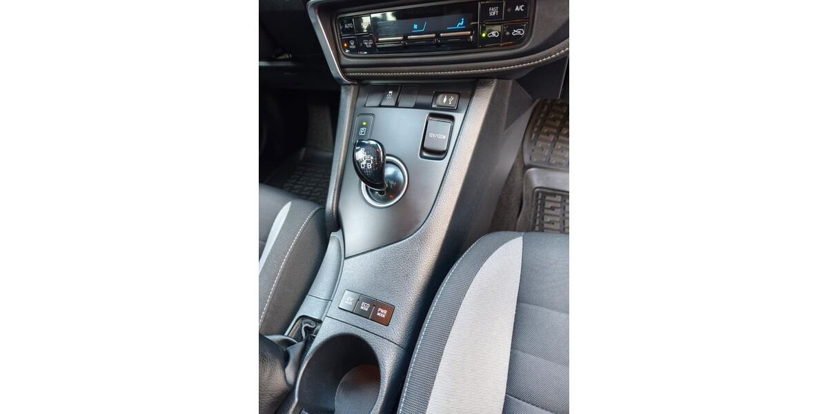 Toyota Auris 163.823 km 13.250 &euro; Arnsberg 59759