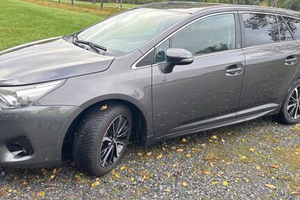 Toyota Avensis 176.300 km 13.300 € Bielefeld 33615