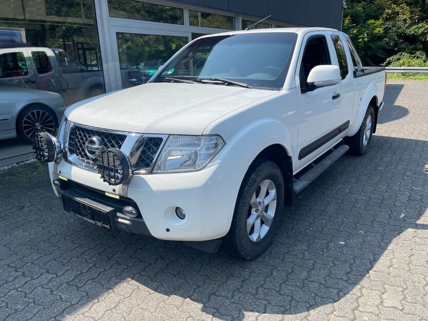 Nissan Navara 175.278 km 10.999 € Freudenberg 57258